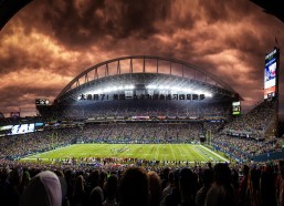 BBIN真人-太诡异了！美国一女子为健身练习四足跑步